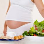 Чтобы избежать образования газов при беременности, нужно правильно питаться