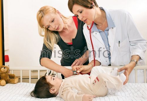 Малыш на приеме у педиатра