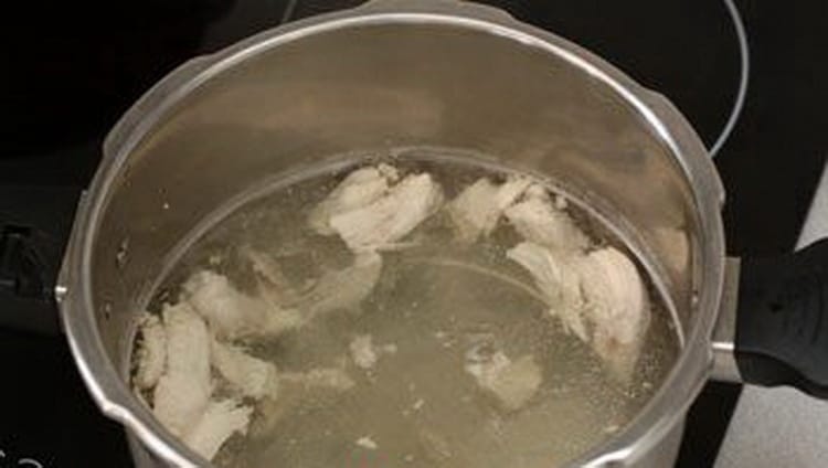 Rich chicken puree soup should be cooked in chicken broth.