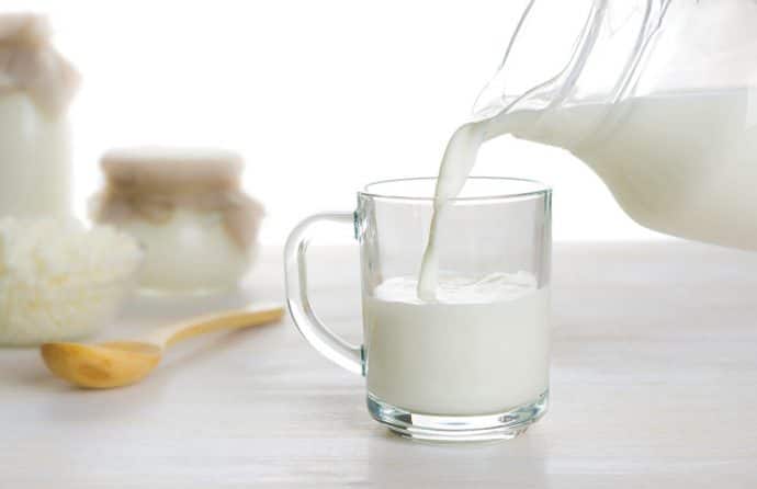 Поможет ли молоко от изжоги во время беременности