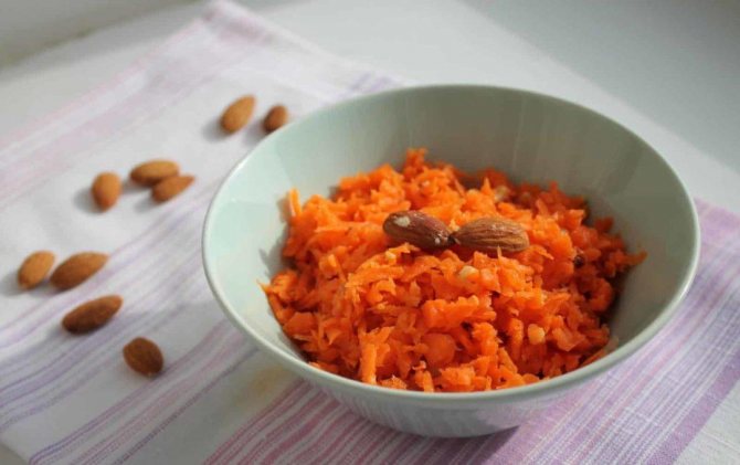 Салат с орехами и морковью