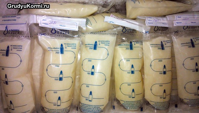 Сцеженное молоко в пакетах