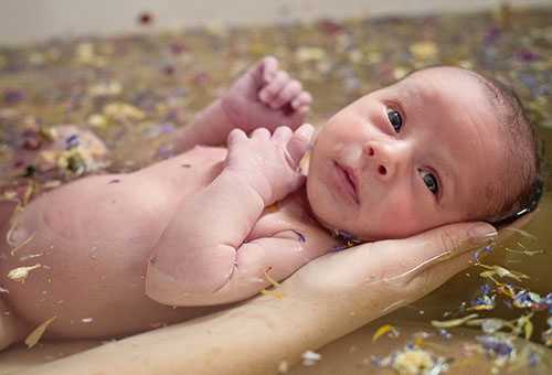 Soothing baths for newborns
